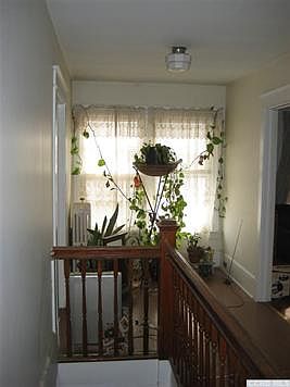 5th image of 109 Fairview Ave