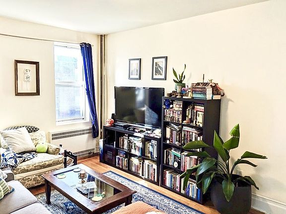 4th image of 2545 34th St #2