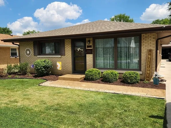 1910 Oakland Ave, Crest Hill, IL 60403