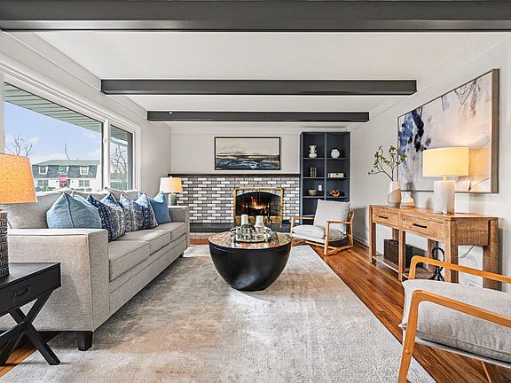 3rd image of 2051 Ascot Rd