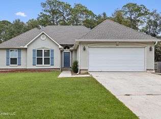 514 Royal Oak Dr, Pass Christian, MS 39571