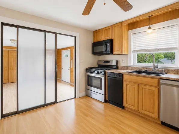 14 Highland Ave, Taunton, MA 02780