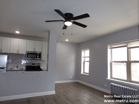 3rd image of 4756 N Maplewood Ave APT 107