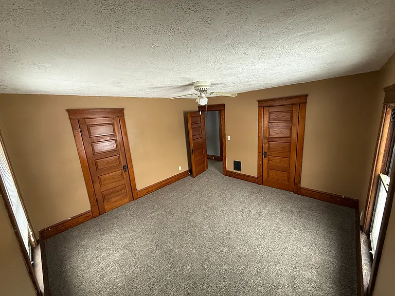 1434 S Linden Ave — Photo 3