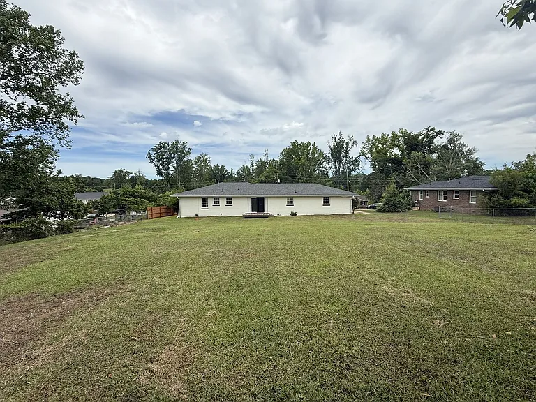 6 Georgian Dr — Photo 3