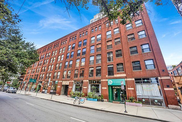 1st image of 225 W Huron St APT 211