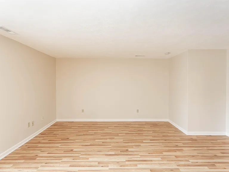 7250-7272 Beacon Hill Dr — Photo 31