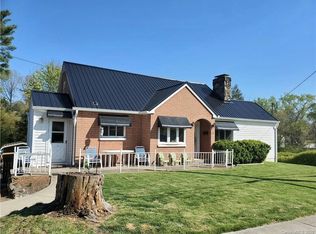 98 N Main St, Canton, NC 28716