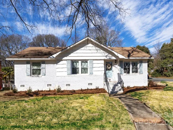 1523 Edgewater Dr, Charlotte, NC 28210