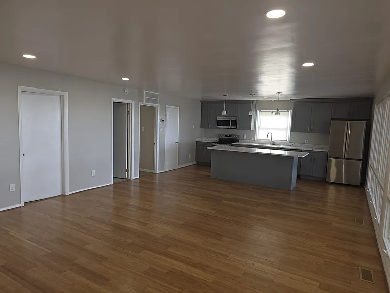 1331 Bayville St — Photo 11