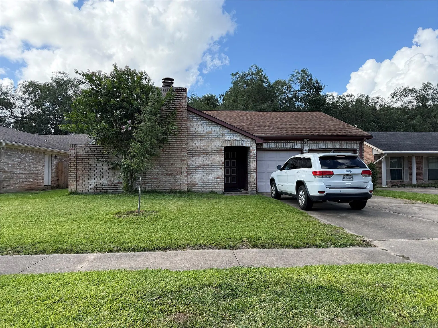 4 bed, 2.0 bath, 1823 sqft, $2,100 — Photo 2