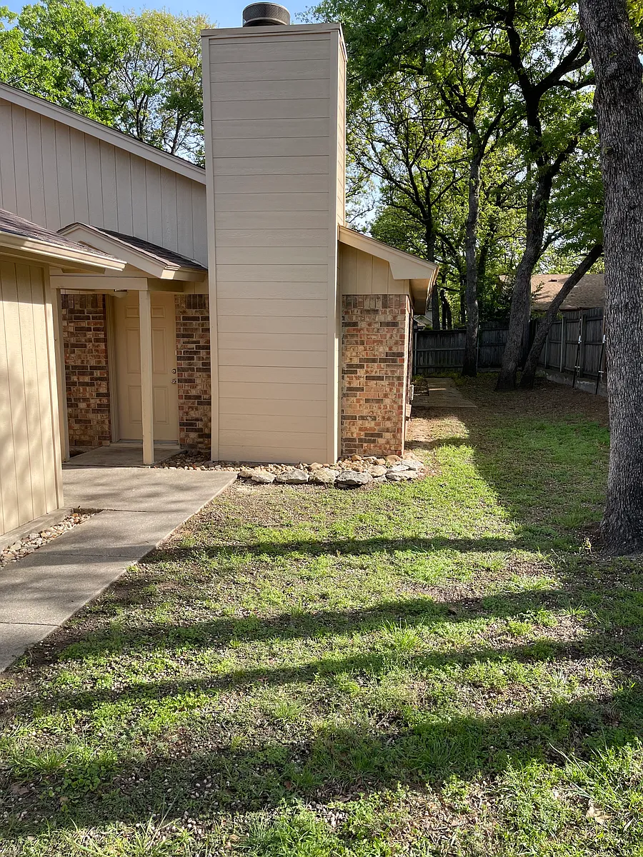 Building Photo - 424 Lochridge Dr #424