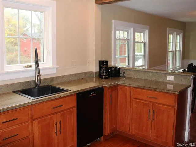 3 bed, 2.0 bath, 2112 sqft, $2,800 — Photo 4