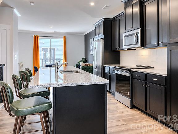 3rd image of 3019 Jolene Ct
