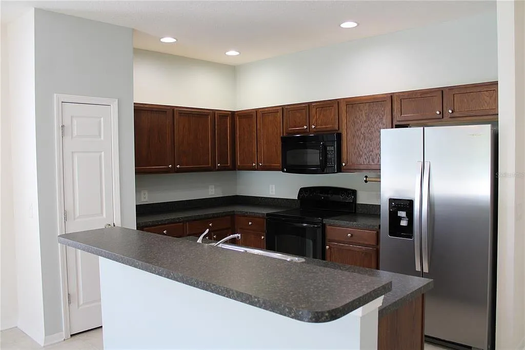 3 bed, 2.0 bath, 1772 sqft, $2,395 — Photo 2