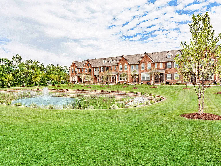 IMG_1735 Ravines of Plymouth Townhomes Beautiful Grounds