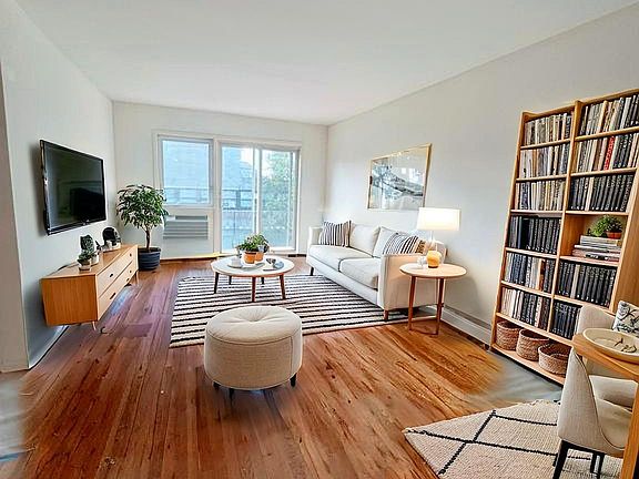 2nd image of 2515 35th St Floor 3