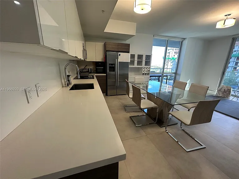 1010 SW 2nd Ave #1208 — Photo 3