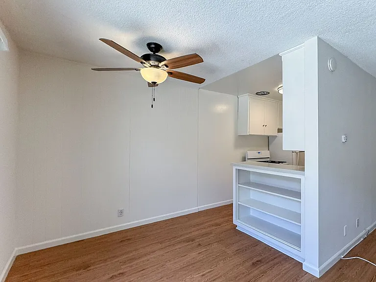 1555 S Hayworth Ave #5 — Photo 2