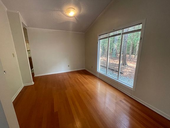 4th image of 110 Berry Patch Ln
