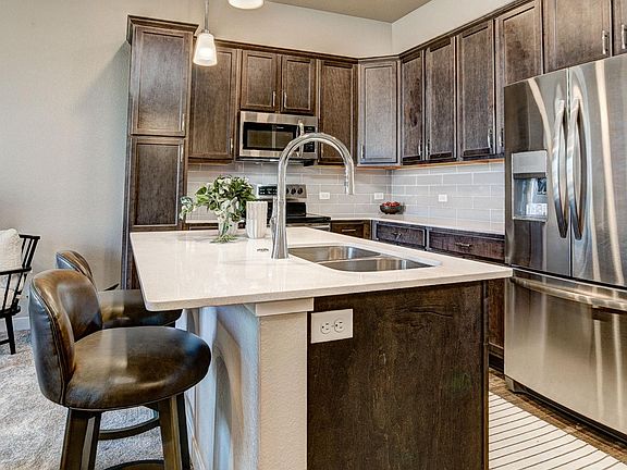 4th image of 821 Mangold Ln #2