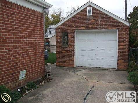 ONE-CAR BRICK GARAGE