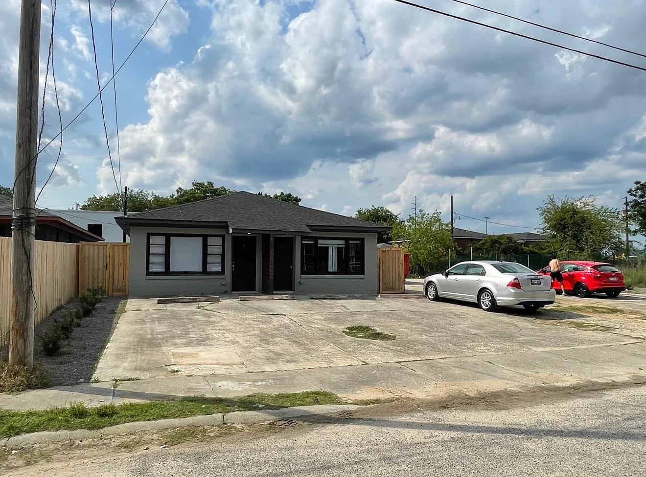1818 Iris St — Photo 2