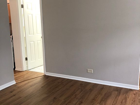 2nd image of 1107 W Hawthorne St #H