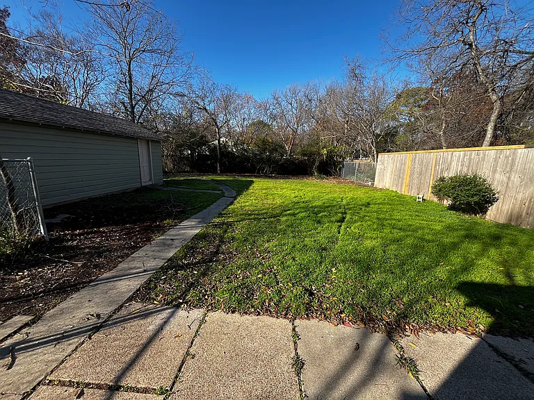 411 Marietta St — Photo 30