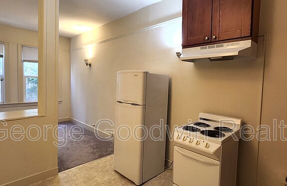 3rd image of 2340 Van Ness Ave #C