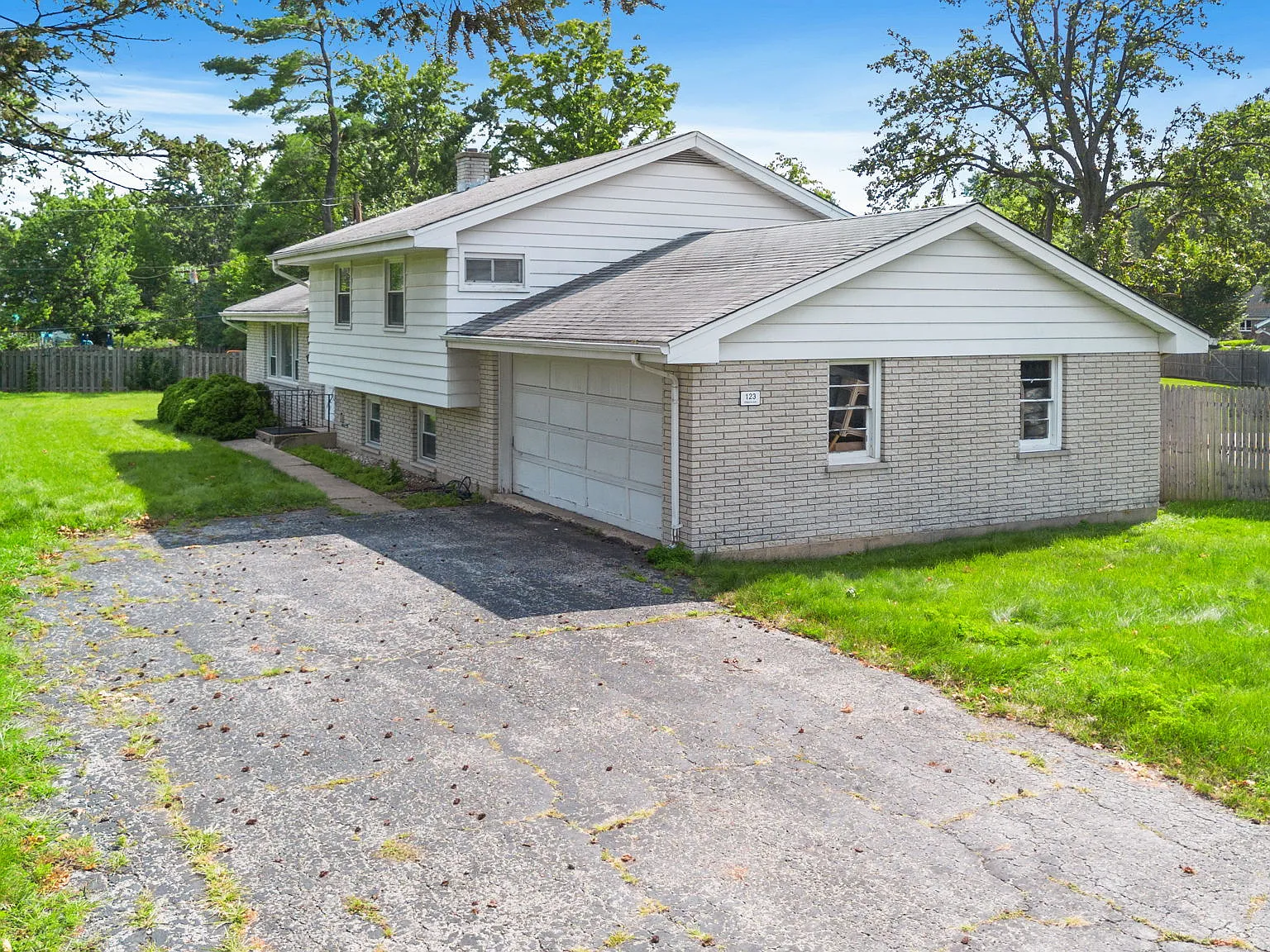 3 bed, 1922 sqft, $3,700 — Photo 3