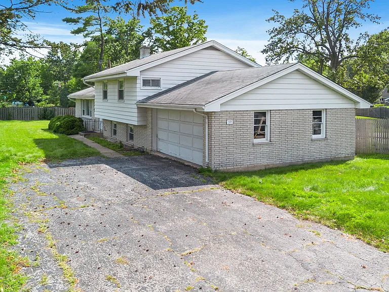 123 Ogden Ave — Photo 3