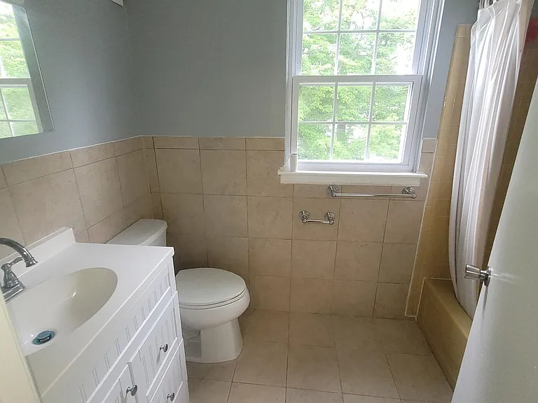 UP STAIR FULL BATHROOM