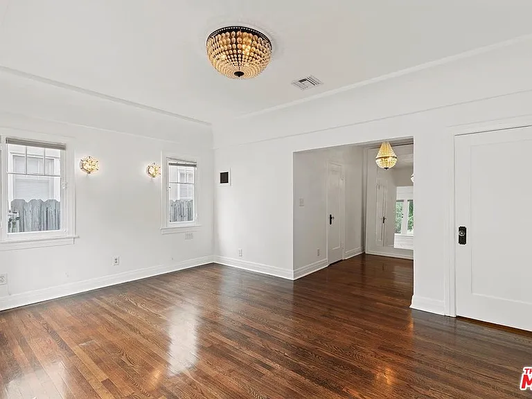 228 Rennie Ave — Photo 18