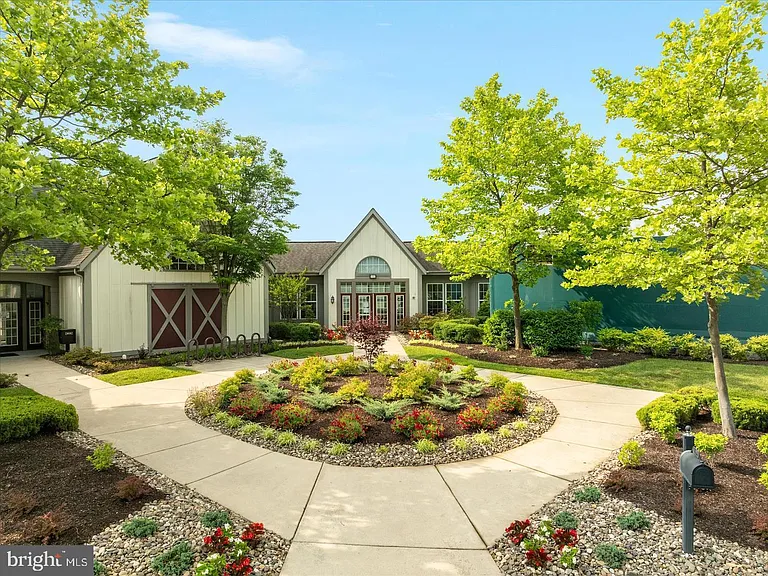 109 Splendor Garden Way — Photo 33