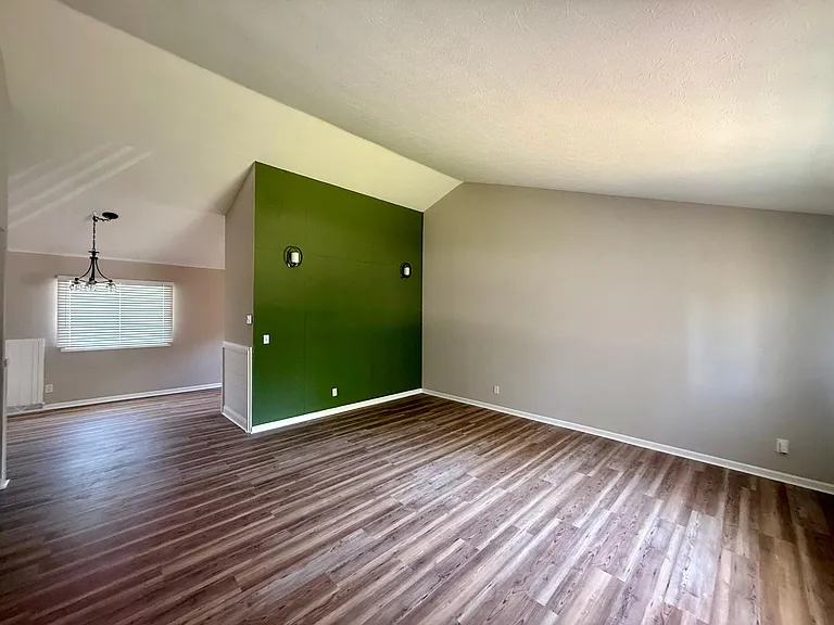 24051 Russell Ave — Photo 5