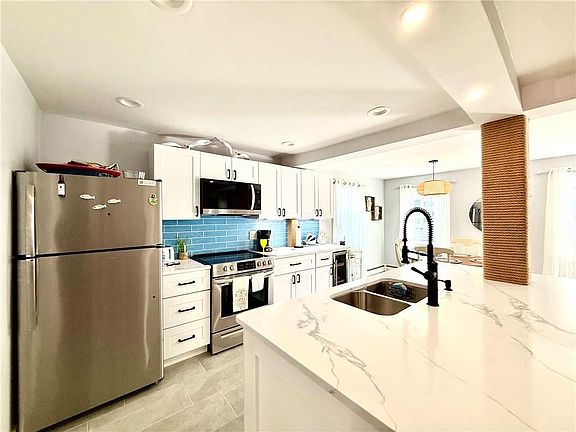 5th image of 22 Dixon St