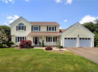 4 Whitney Ct, Cromwell, CT 06416