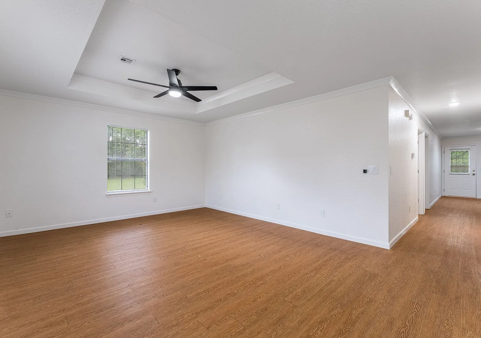 Welcome to this newly updated 2-bedroom, 2-bathroom — Photo 4