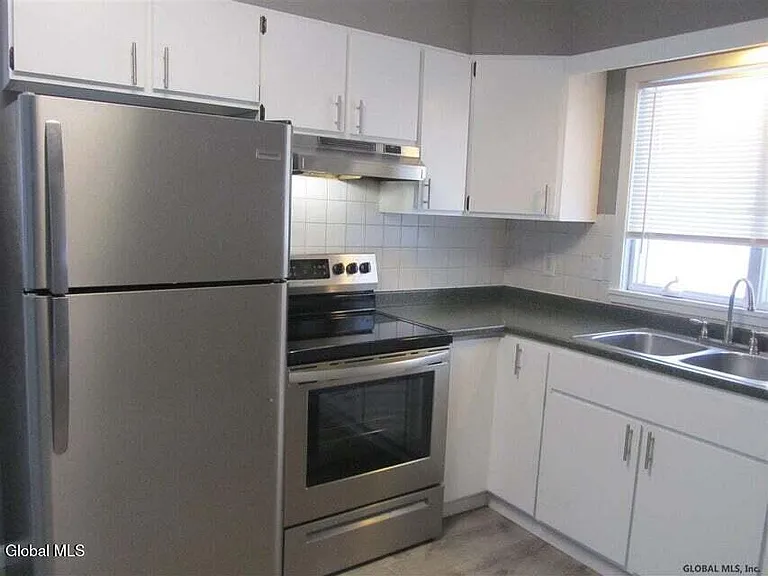 7 Elgin St #B — Photo 4