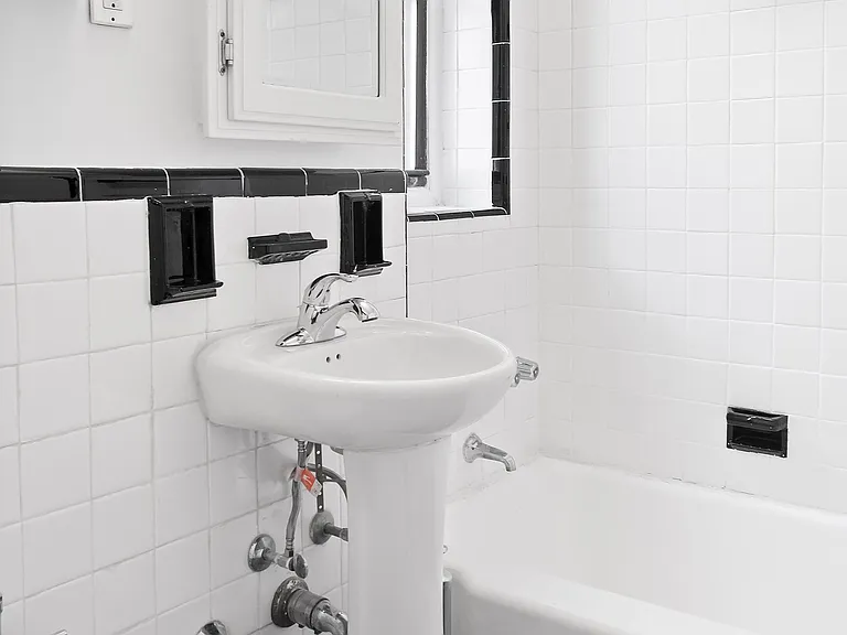 1420 York Ave #4L — Photo 4