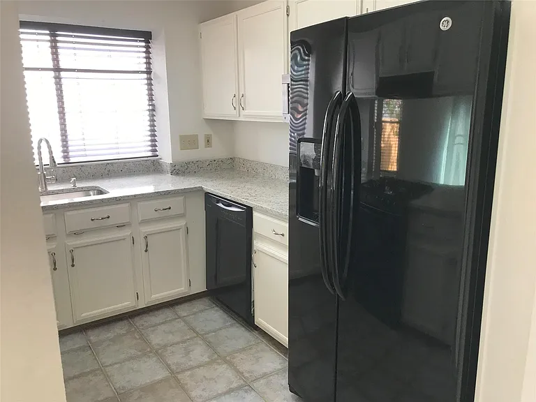 1103 Brookside Cv — Photo 38