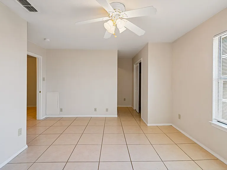 113 Ramon Cardenas Dr — Photo 14