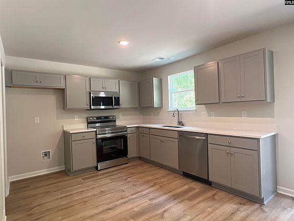 4th image of 1031 Pineland Dr