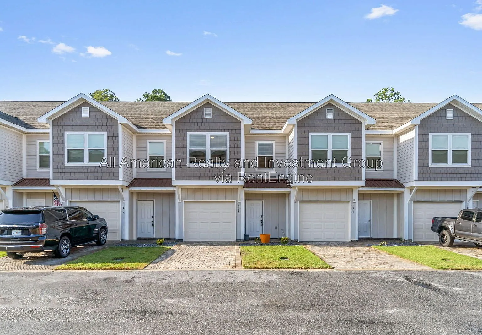 3 bed, 2.5 bath, 1428 sqft, $2,100 — Photo 1