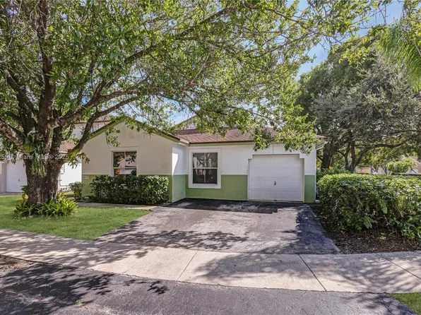 20774 NW 3rd Ct, Pembroke Pines, FL 33029