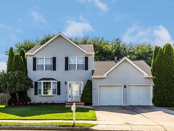 3rd image of 43 Brentwood Dr