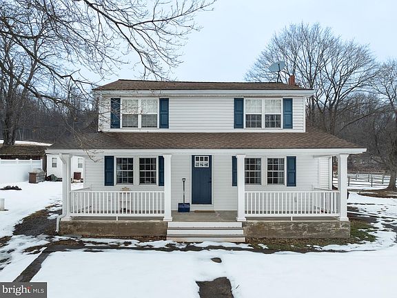 3rd image of 215 Hopewell Rd