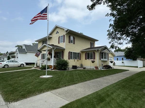 424 S Broadway St, Watertown, SD 57201