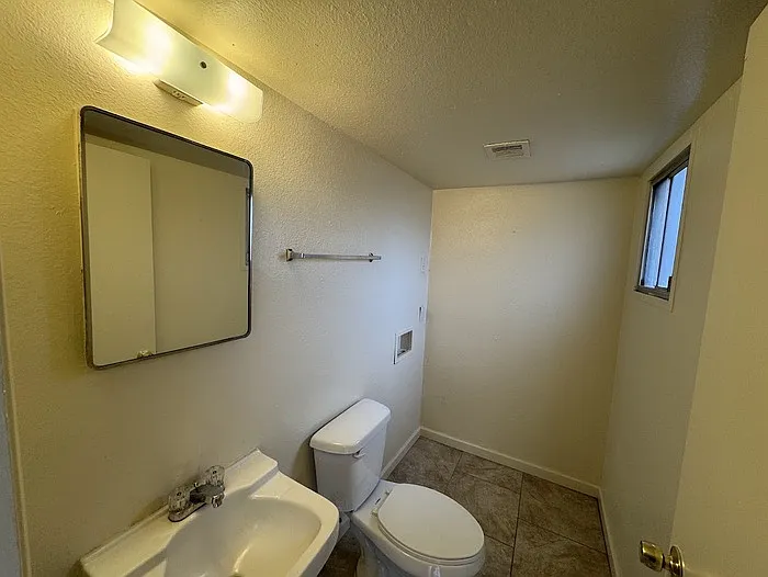 4606 N 71st Ln — Photo 3